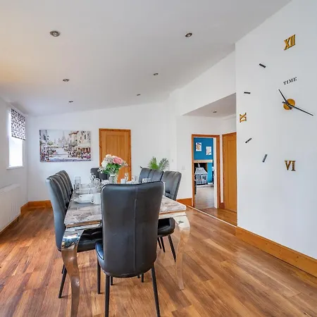 Homestay *ra98bl* For Your Relaxed & Cosy + Free Parking + Free Fast Wifi * Leeds (West Yorkshire)