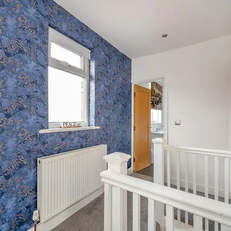 *ra98bl* For Your Relaxed & Cosy + Free Parking + Free Fast Wifi * Homestay Leeds (West Yorkshire)