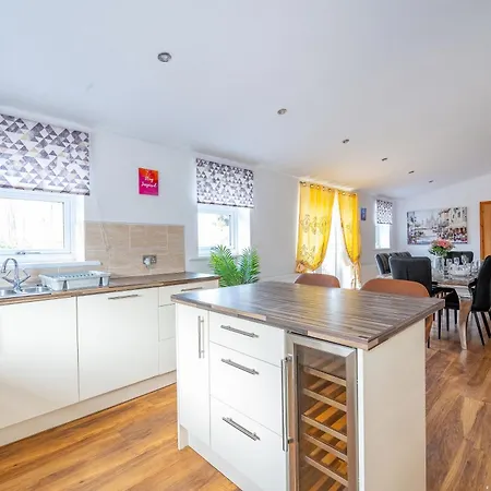 Homestay *ra98bl* For Your Relaxed & Cosy + Free Parking + Free Fast Wifi * Leeds (West Yorkshire)