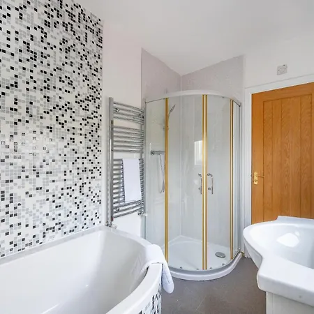 Homestay *ra98bl* For Your Relaxed & Cosy + Free Parking + Free Fast Wifi * *