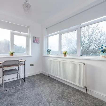 Homestay *ra98bl* For Your Relaxed & Cosy + Free Parking + Free Fast Wifi * Leeds (West Yorkshire)