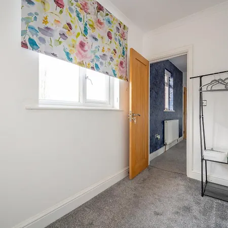Homestay *ra98bl* For Your Relaxed & Cosy + Free Parking + Free Fast Wifi * Leeds (West Yorkshire)