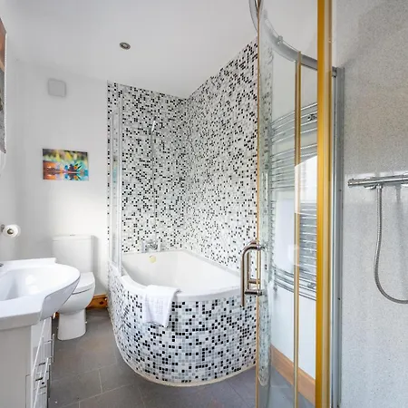 *ra98bl* For Your Relaxed & Cosy + Free Parking + Free Fast Wifi * Homestay Leeds (West Yorkshire)